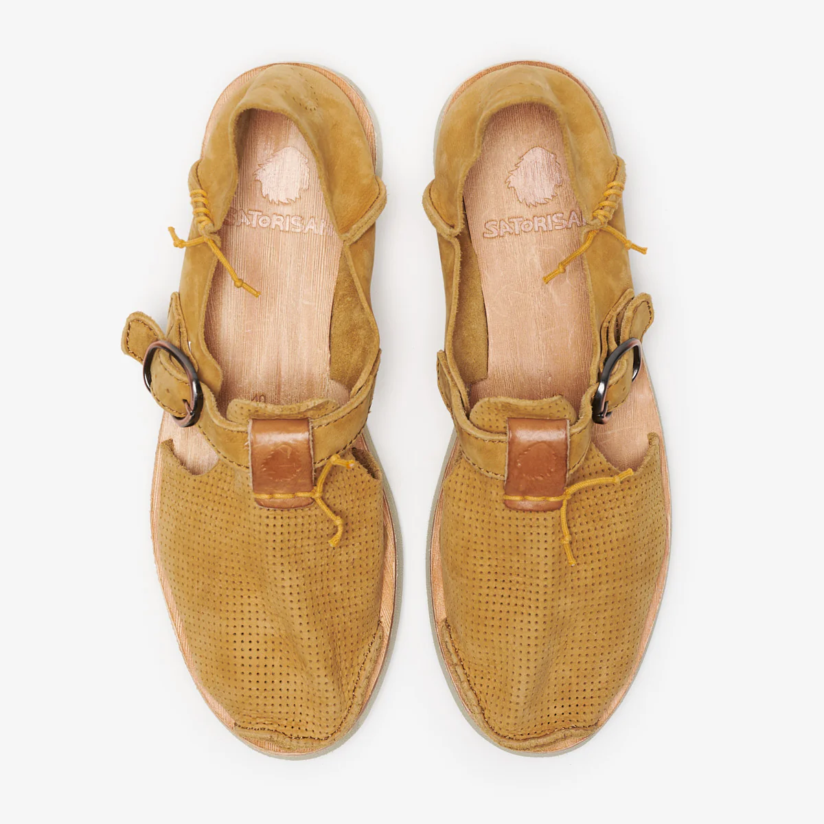 Benirras Microperforated | Peanut - Image 4