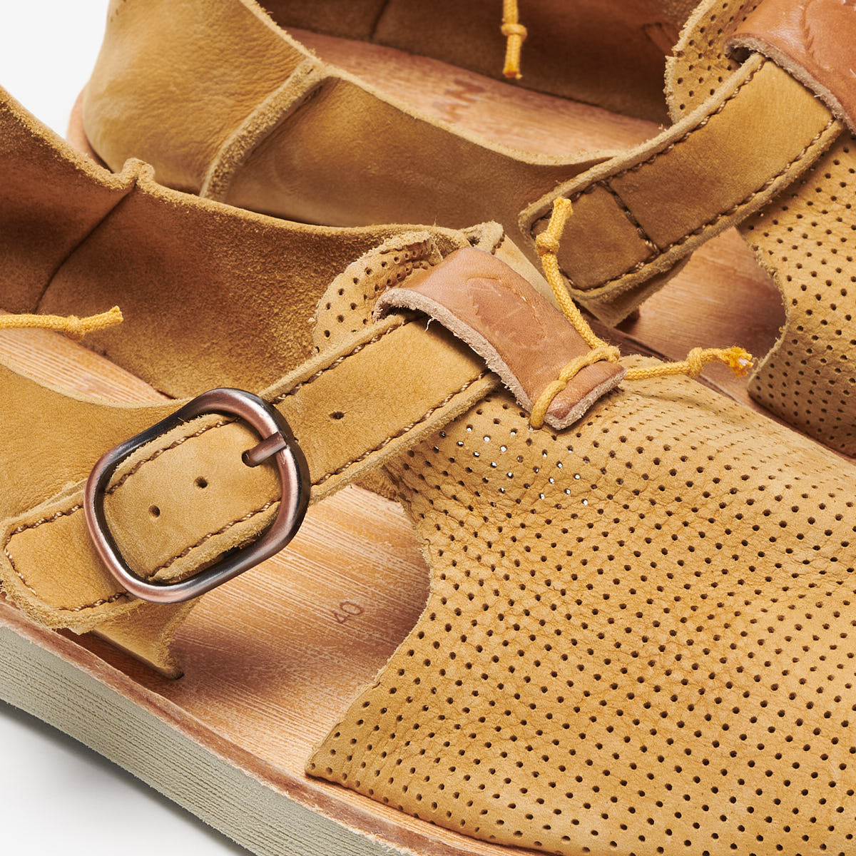 Benirras Microperforated | Peanut - Image 7